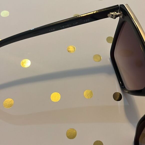 QUAY Australia level Up Shield Sunglasses NWT - Picture 7 of 9